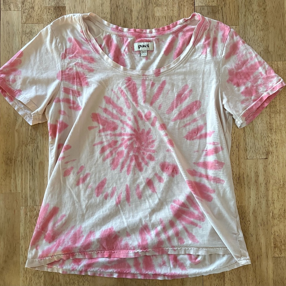 Women's pink tie dye shirt (M)